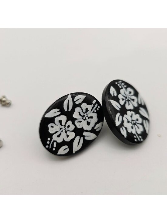 Unbranded Jewelry - Hand-Painted Floral Black & White Wooden Stud Earrings Oval Shape Lightweight